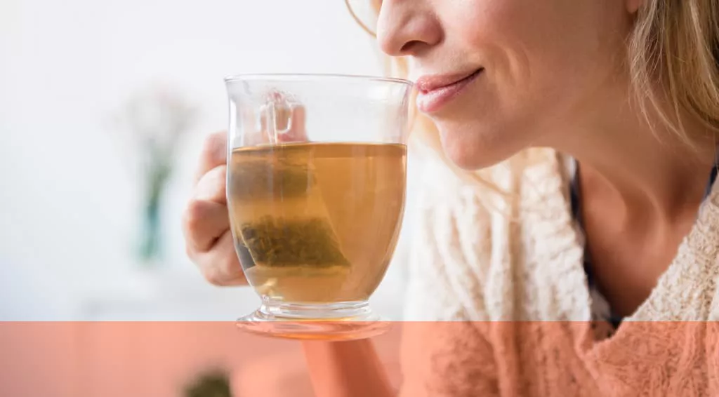 Patient with psoriasis drinking tea for remedying a cold