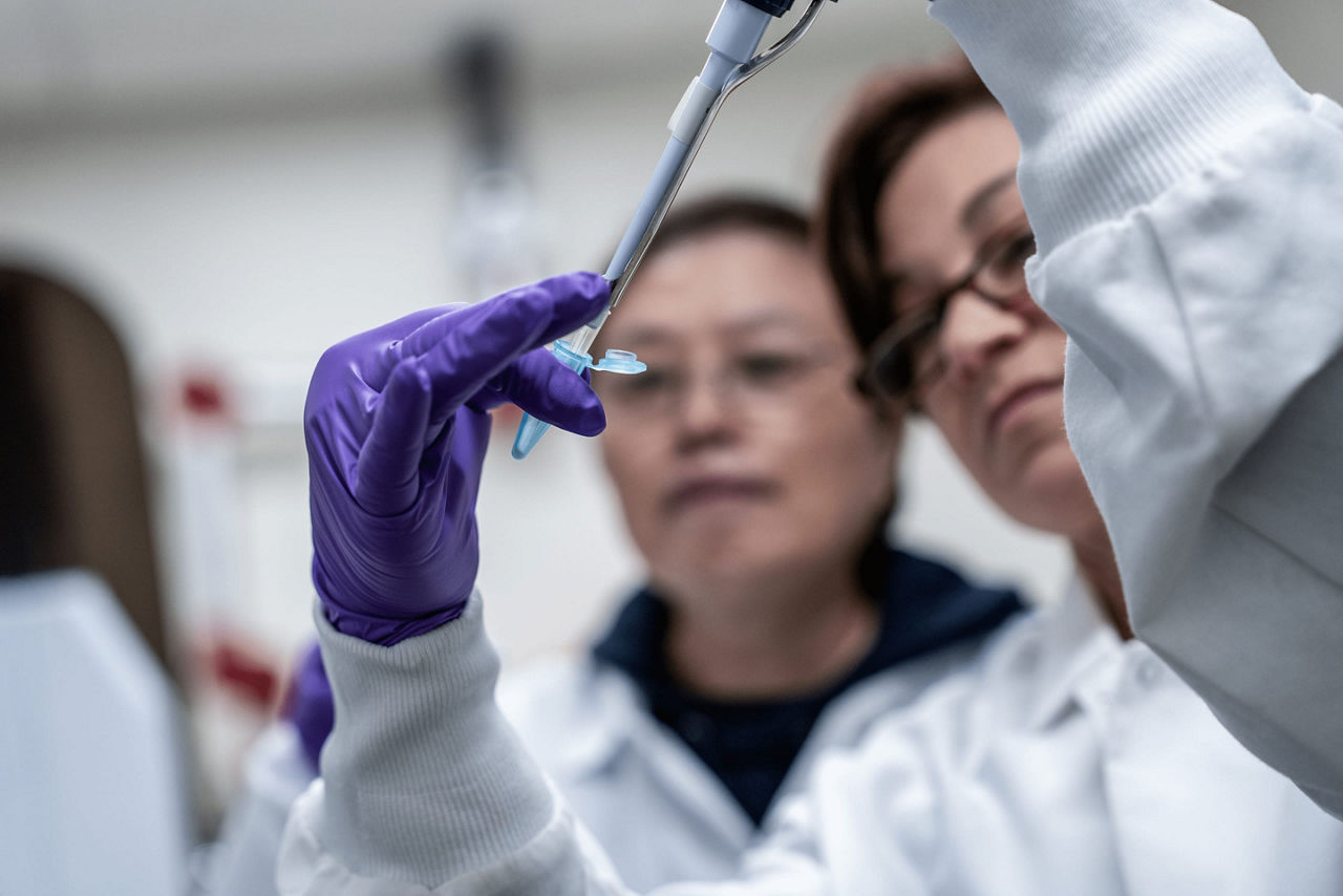 Woman working in a lab.