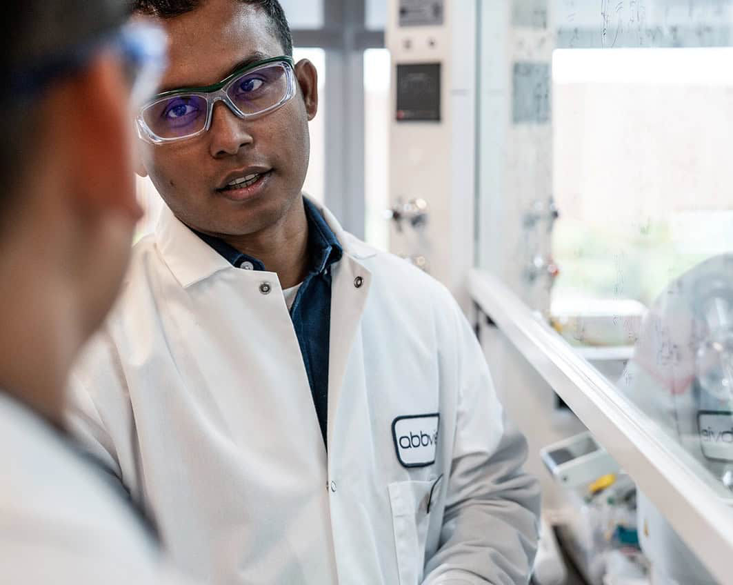 scientifiques dans un laboratoire