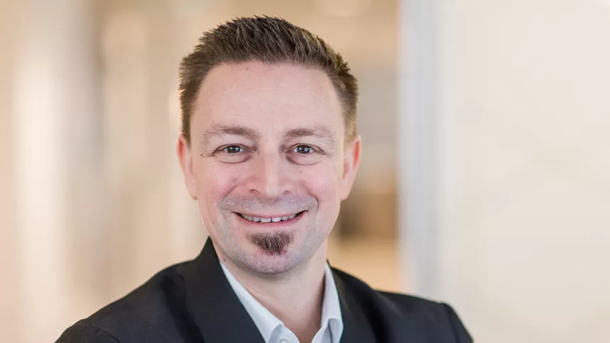 andreas-homolka-cropped-head
