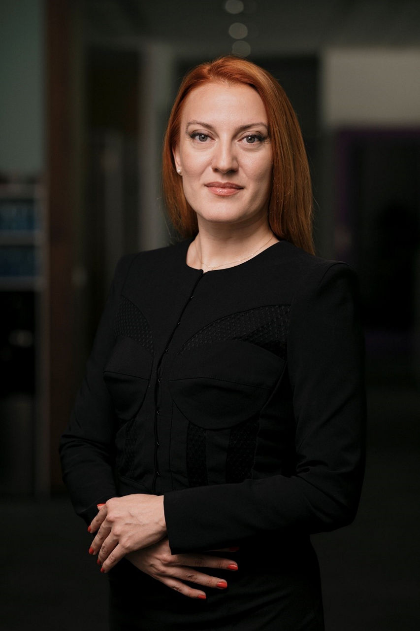 woman-with-black-dress