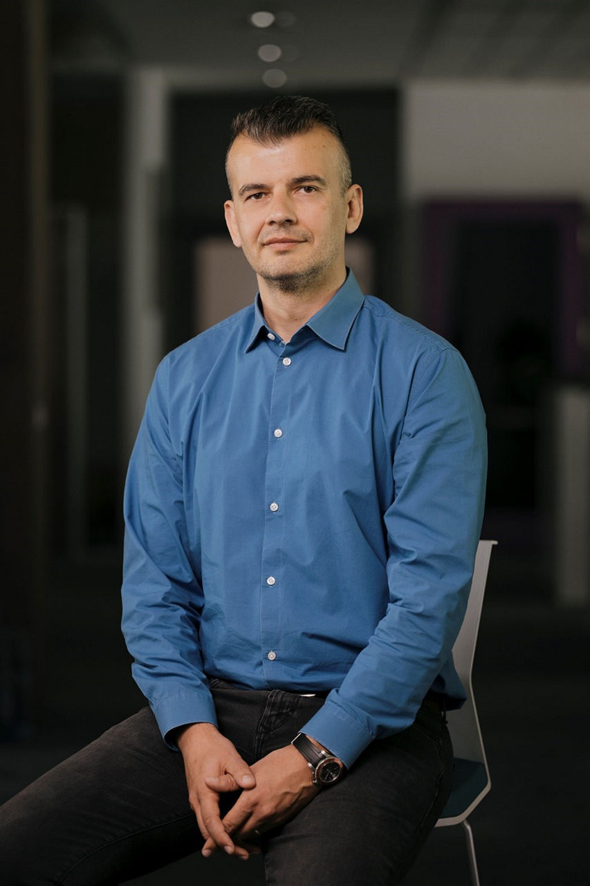  man-sitting-on-chair 