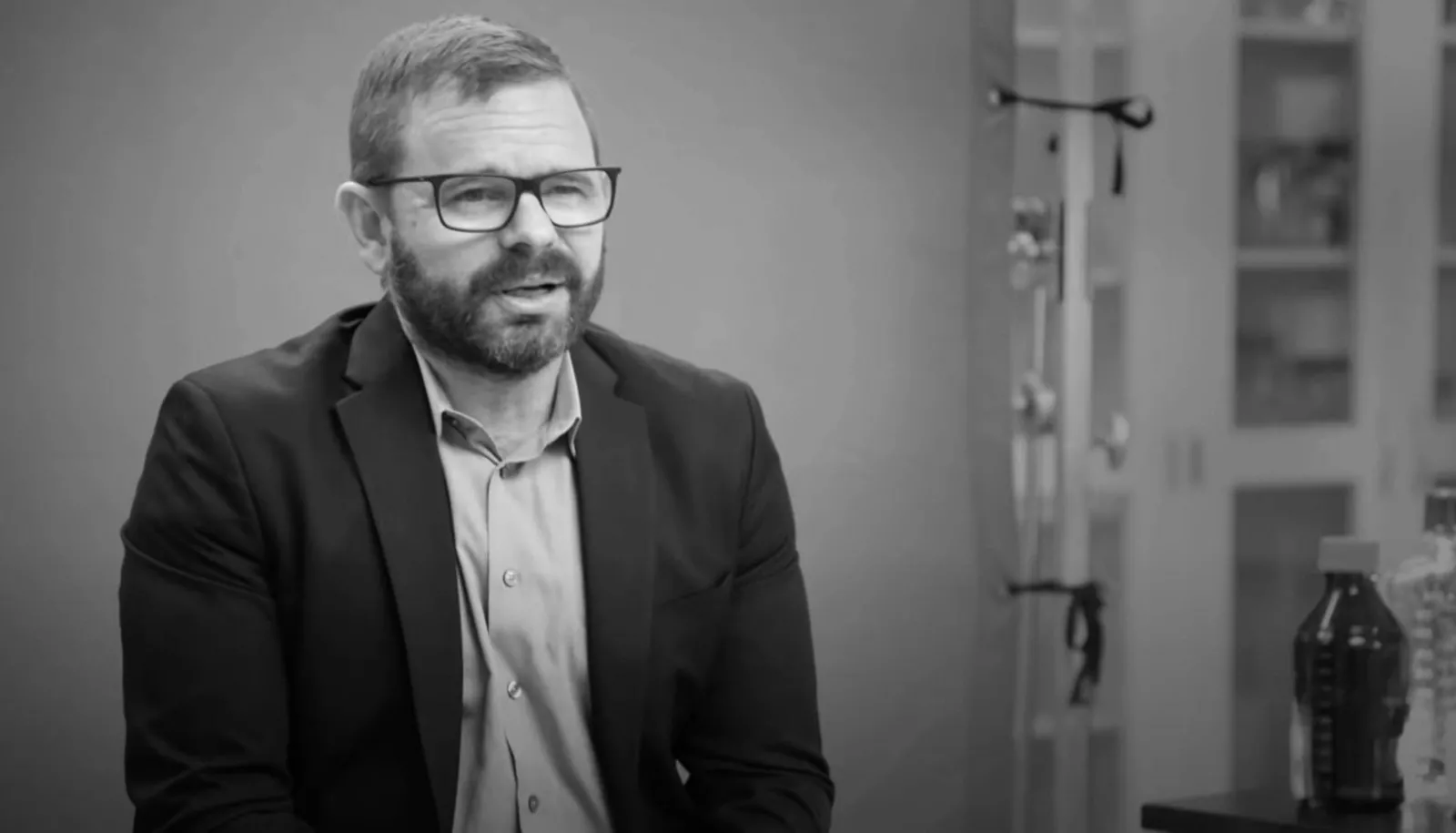 Turn back the clock to the “eureka” moment on a molecule’s journey to becoming a medication. In this episode, the lead chemist behind a discovery for blood cancer gives an inside look at the quest to help people with leukemia.