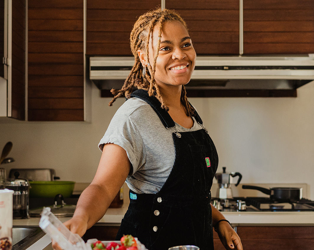 female-kitchen-healthy-eating