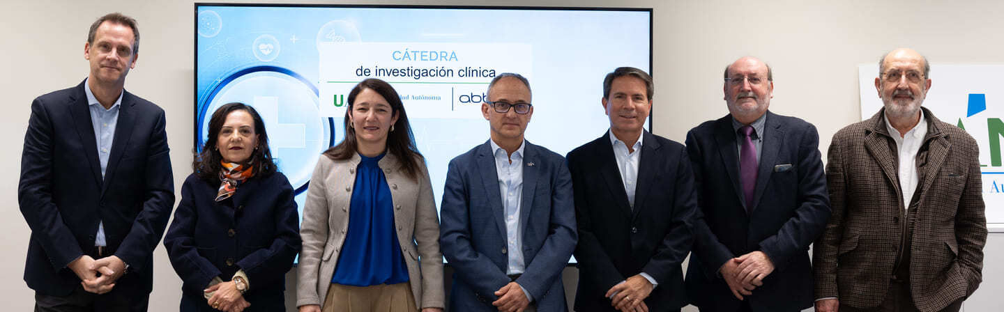 Representantes de AbbVie y la Universidad Autónoma de Madrid en la firma del acuerdo marco para la continuidad de la Cátedra UAM–AbbVie de Investigación Clínica