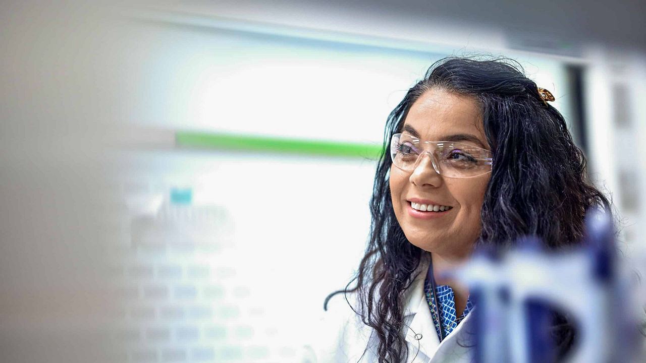 woman scientist with glasses